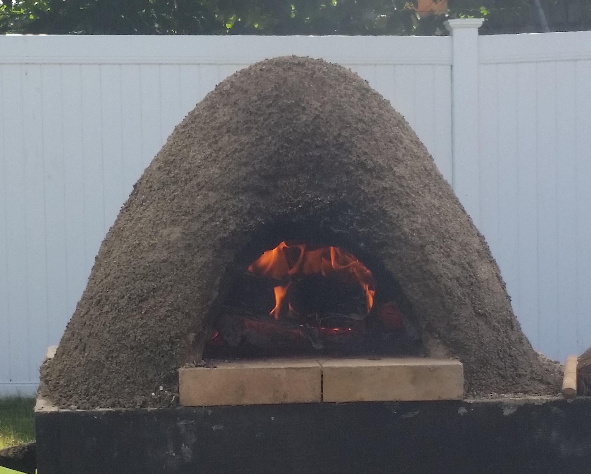 Wood-fired mud oven
